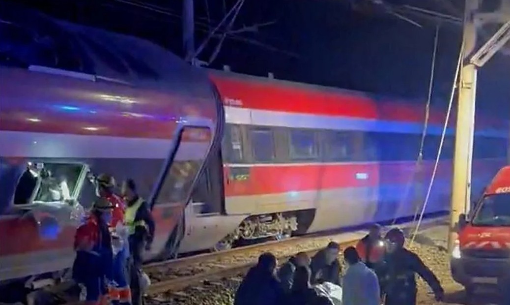 İspanya’nın Córdoba kentine bağlı Adamuz yakınlarında iki yüksek hızlı trenin