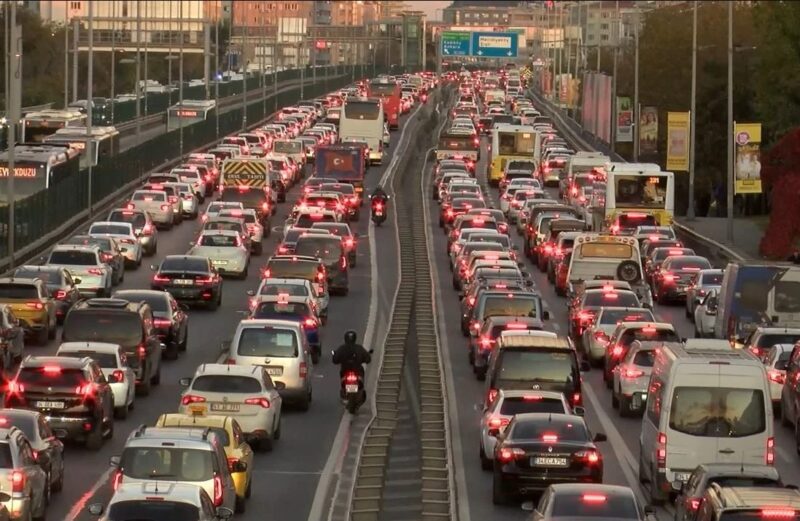 Konya AKOM, Yeni İstanbul Caddesi üzerinde yer alan Sanayi Köprüsü’nde