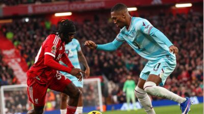 Premier Lig’de Liverpool, Anfield’da Burnley ile 1-1 berabere kaldı. Ev