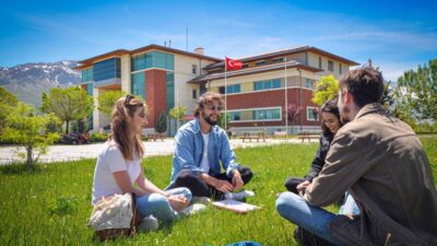 YÖK ve YÖKAK iş birliğiyle hazırlanan 2025 Üniversite İzleme ve
