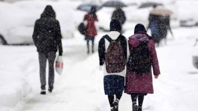 Yoğun kar yağışı yurdun büyük bölümünde eğitime “kar molası” getirirken,