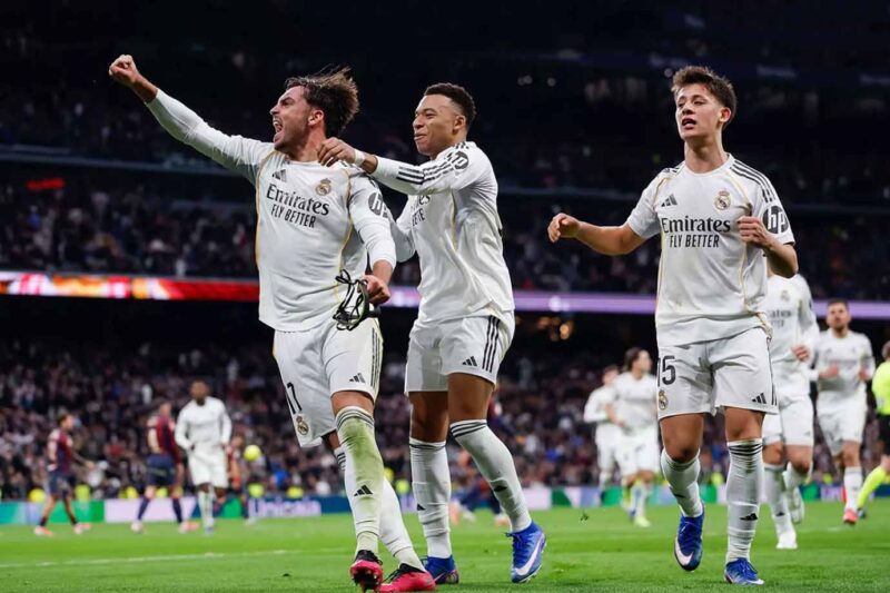 Real Madrid’de teknik direktörlük gündemi hareketlendi. İspanyol devinin Jose Mourinho