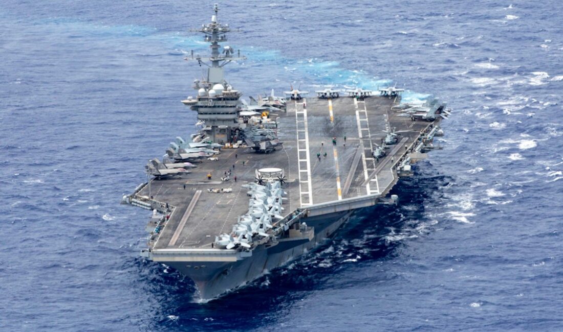 ABD’nin USS Abraham Lincoln uçak gemisi ve eşlik eden savaş