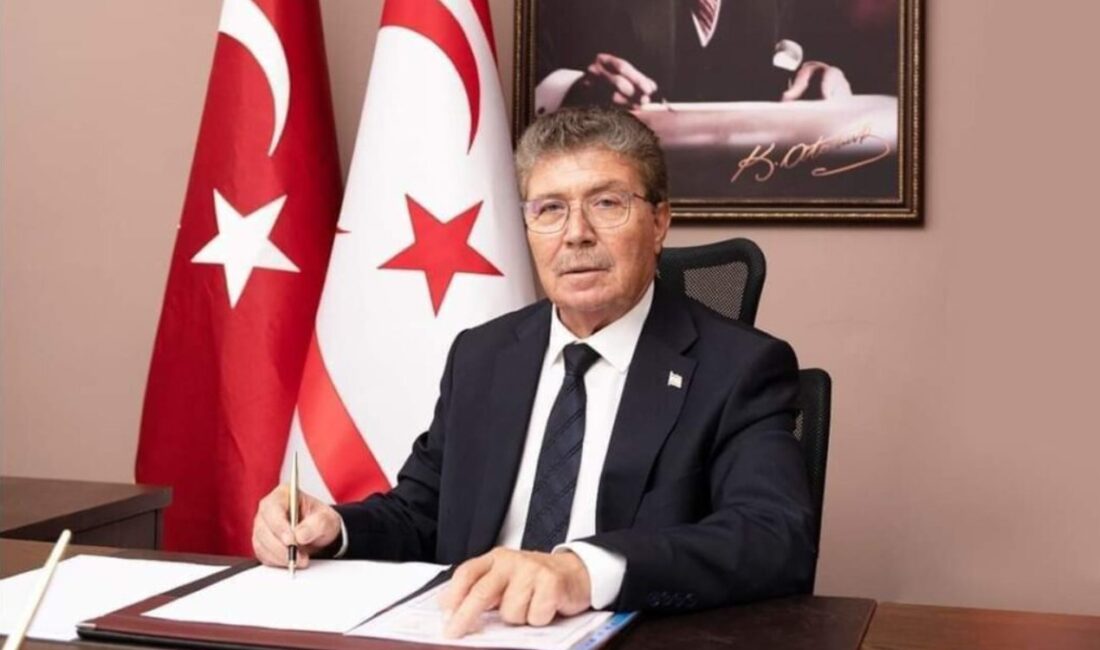 KKTC Başbakanı Ünal Üstel, GKRY Dışişleri Bakanı Konstantinos Kombos’un Avrupa