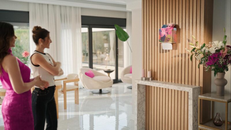 Papia, başarılı oyuncu Gökçe Bahadır ile çektiği ilk reklam filmini