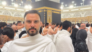 Şarkıcı Alişan, Ramazan ayının ilk gününde kutsal topraklara giderek umre