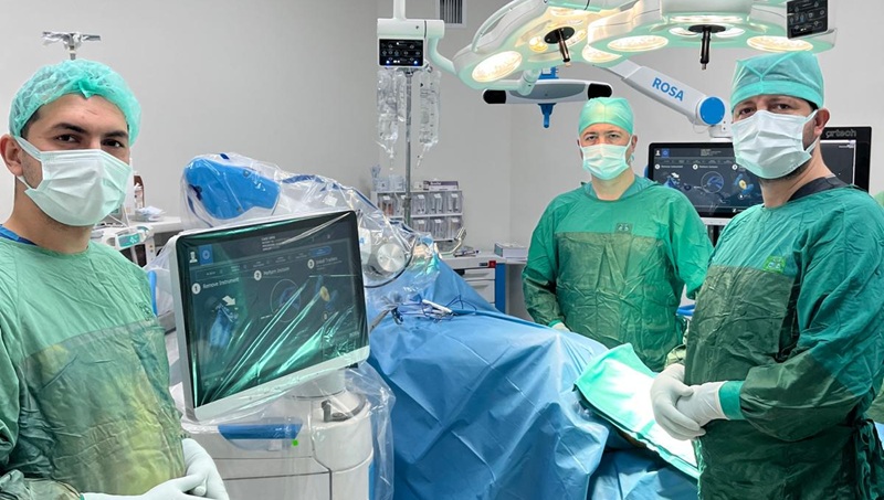 Selçuk Üniversitesi Tıp Fakültesi Ortopedi ve Travmatoloji Anabilim Dalı’nda robotik
