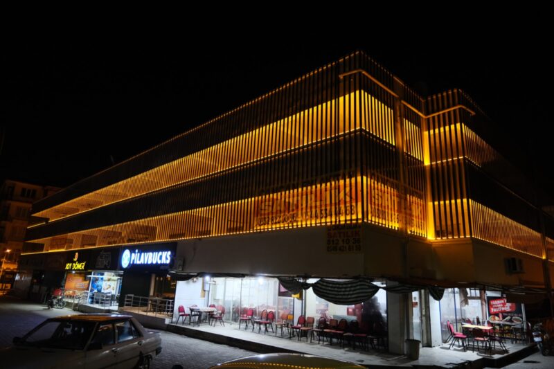Akşehir Belediyesi, kent merkezinde yoğun kullanılan katlı otoparkta kapasiteyi artıracak