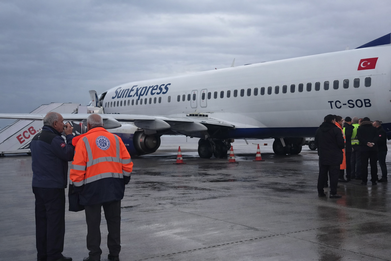 Antalya Havalimanı’nda SunExpress’in Antalya–Gaziantep seferini yapacak yolcu uçağı, iniş takımı