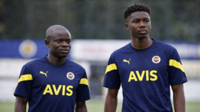 Fenerbahçe’nin ara transferde kadrosuna kattığı N’Golo Kanté ve Sidiki Chérif,