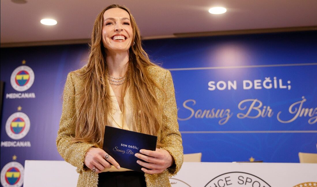 Fenerbahçe Medicana kaptanı Eda Erdem, Chobani Stadı’ndaki törende 2 yıllık