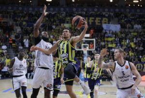 EuroLeague’de 29. hafta mücadelesinde Partizan’ı İstanbul’da 81-78 mağlup eden Fenerbahçe