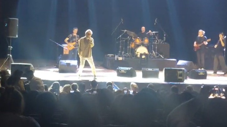 Türk rock müziğinin şiirsel diliyle öne çıkan Feridun Düzağaç, 11