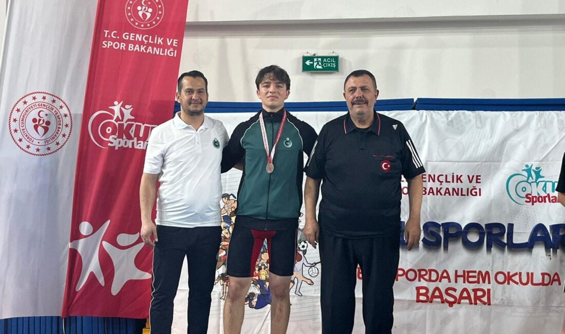 Karatay Belediyespor, halter ve güreşte elde ettiği derecelerle Türkiye genelinde