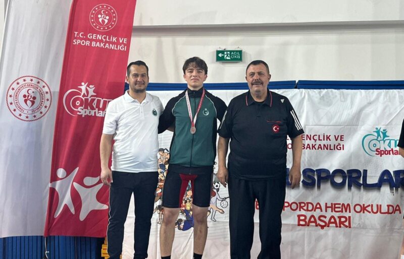 Karatay Belediyespor, halter ve güreşte elde ettiği derecelerle Türkiye genelinde