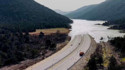 Antalya’daki şiddetli sağanak sonrası Konya–Antalya kara yolunun Eynif Ovası mevkiinde