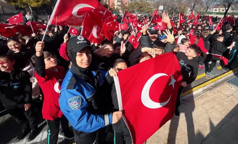 Yarıyıl tatilinin ardından okulların açılmasıyla Konya’da okul önleri ve çevrelerinde