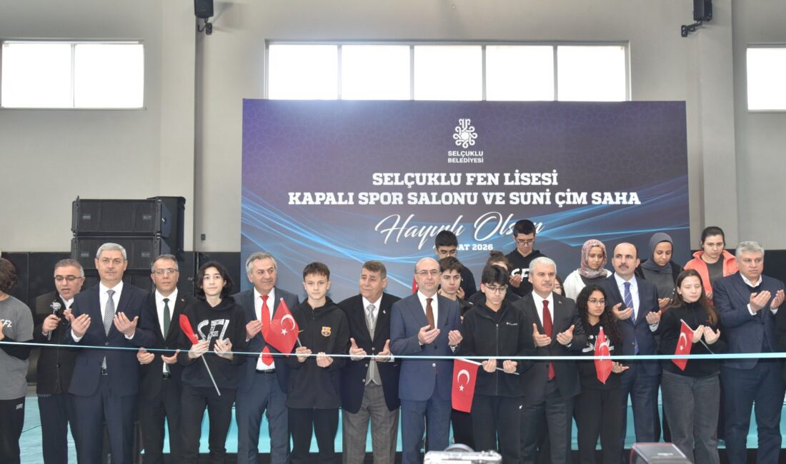Selçuklu Belediyesi tarafından Selçuklu Fen Lisesi’ne kazandırılan kapalı spor salonu