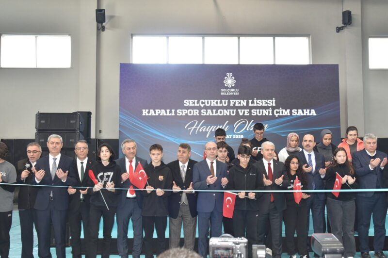Selçuklu Belediyesi tarafından Selçuklu Fen Lisesi’ne kazandırılan kapalı spor salonu