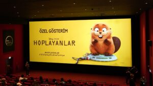Daniel Chong’un yönettiği animasyon filminin gala gecesi, çocuklar ve ailelerin