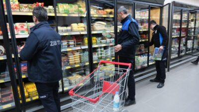 Akşehir Belediyesi Zabıta Müdürlüğü ekipleri, ilçe genelinde vatandaşların güvenli ve