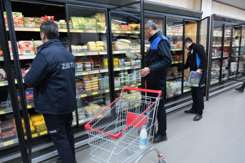 Akşehir Belediyesi Zabıta Müdürlüğü ekipleri, ilçe genelinde vatandaşların güvenli ve