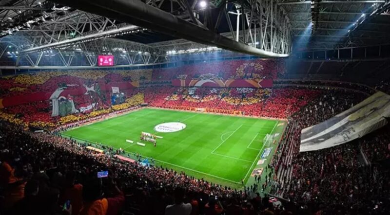 UEFA Disiplin Kurulu, Galatasaray’a bir sonraki deplasman maçına taraftar götürmeme