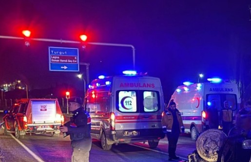Isparta-Antalya Karayolu’nda iki otomobilin kafa kafaya çarpıştığı kazada 2 kişi