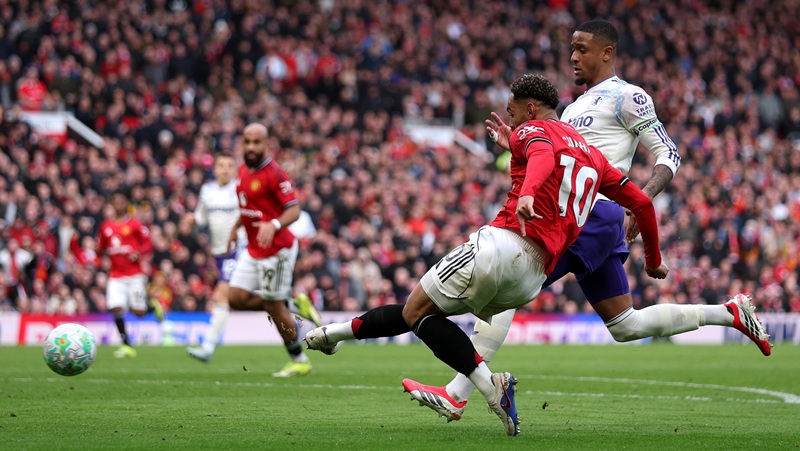 Manchester United, Aston Villa karşısında aldığı galibiyetle Premier Lig’de üçüncü
