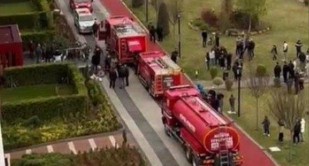 Konya’da Naturapark’ın kapalı otoparkında park halindeki elektrikli bir araçta çıkan