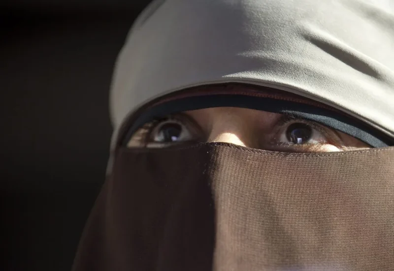 Hollanda’da peçe takan bir kadına hizmet vermeyi reddeden balıkçıyla ilgili
