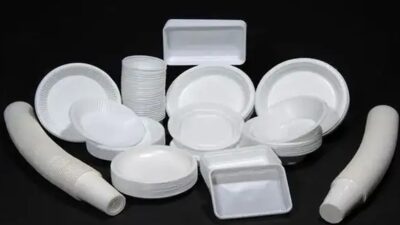 Hükümet, plastik kirliliğini azaltmak amacıyla plastik çatal, bıçak, tabak, pipet