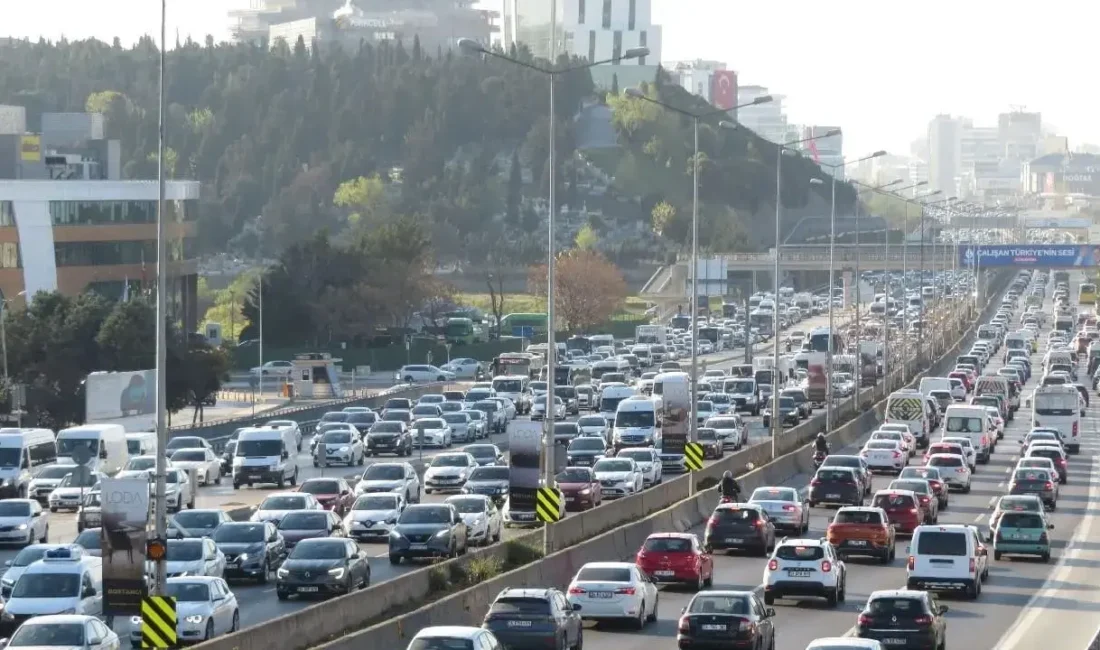 Ramazan Bayramı öncesinde yola çıkmaya hazırlanan sürücülere otoyollarda güvenli sürüş