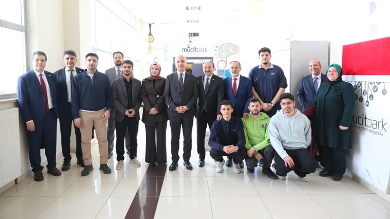 YÖK Başkanı Prof. Dr. Erol Özvar, üniversitelerde yalnızca teorik bilgiye