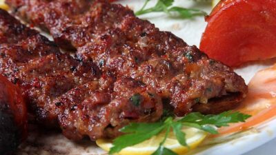 Adana kebabı evde yapmak artık çok kolay; doğru malzeme ve
