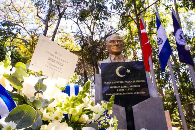 El Salvador’un başkenti San Salvador’da, Mustafa Kemal Atatürk’ün büstünün yer