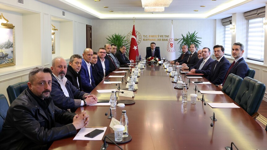 Enerji ve Tabii Kaynaklar Bakanı Alparslan Bayraktar, Doruk Madencilik işçilerinin