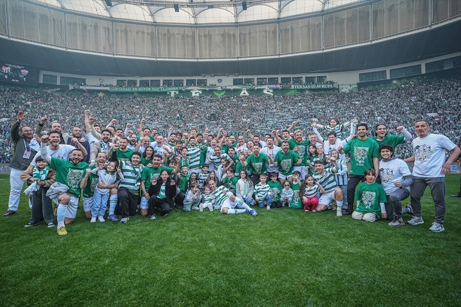 Bursaspor, Nesine 2. Lig Kırmızı Grup'ta Somaspor'u 5-1 mağlup ederek
