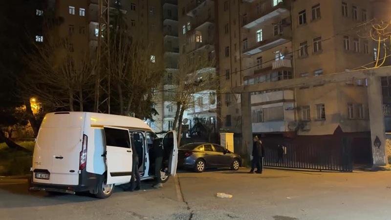 Diyarbakır’ın merkez Bağlar ilçesinde bir kişi, silahla ateş açtığı eşini