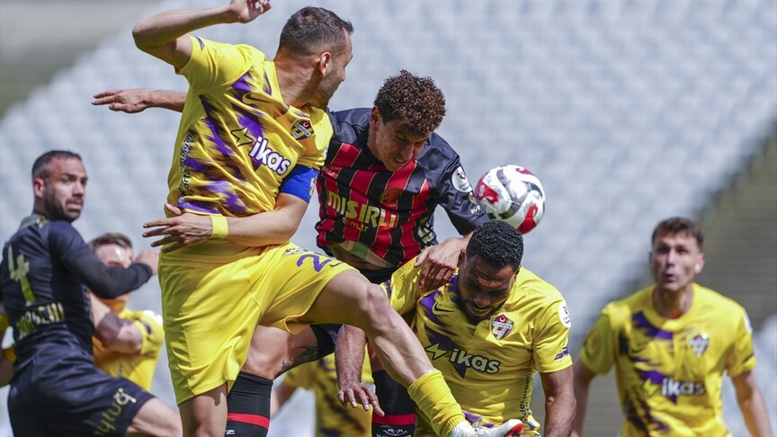 Trendyol Süper Lig’in 30. haftasında Eyüpspor, deplasmanda Fatih Karagümrük’ü 2-1
