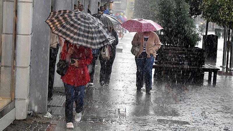 Meteoroloji, yurdun büyük bölümünde yağmur ve sağanak beklendiğini duyurdu. Marmara’nın
