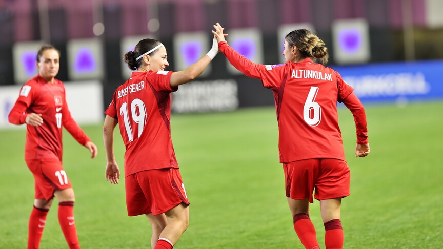 A Milli Kadın Futbol Takımı, FIFA dünya sıralamasında 7 basamak