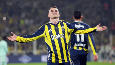 Milli futbolcu Kerem Aktürkoğlu, eşi Ceren Azak ile ilk çocuklarını