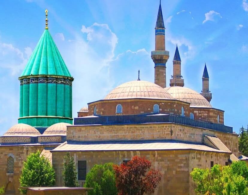 Tarihi mirası, manevi atmosferi ve doğal güzellikleriyle Konya, şehre gelen