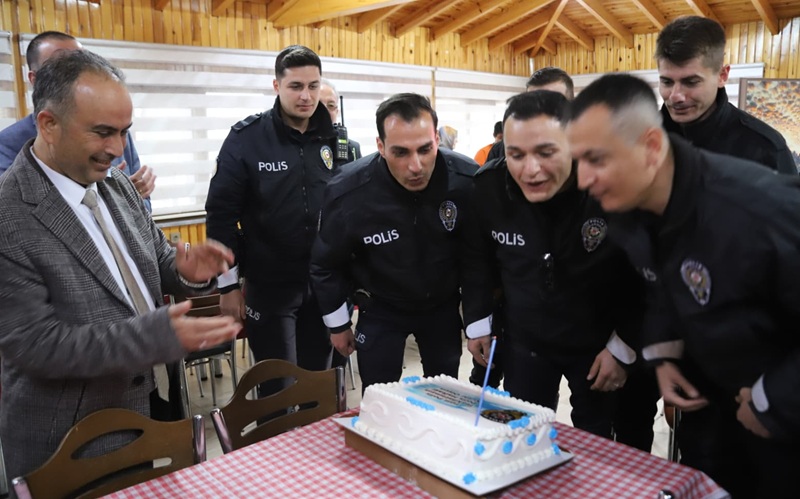 Konya'daki Karatay Çocuk Evleri Sitesi'nde kalan çocuklar, Türk Polis Teşkilatının