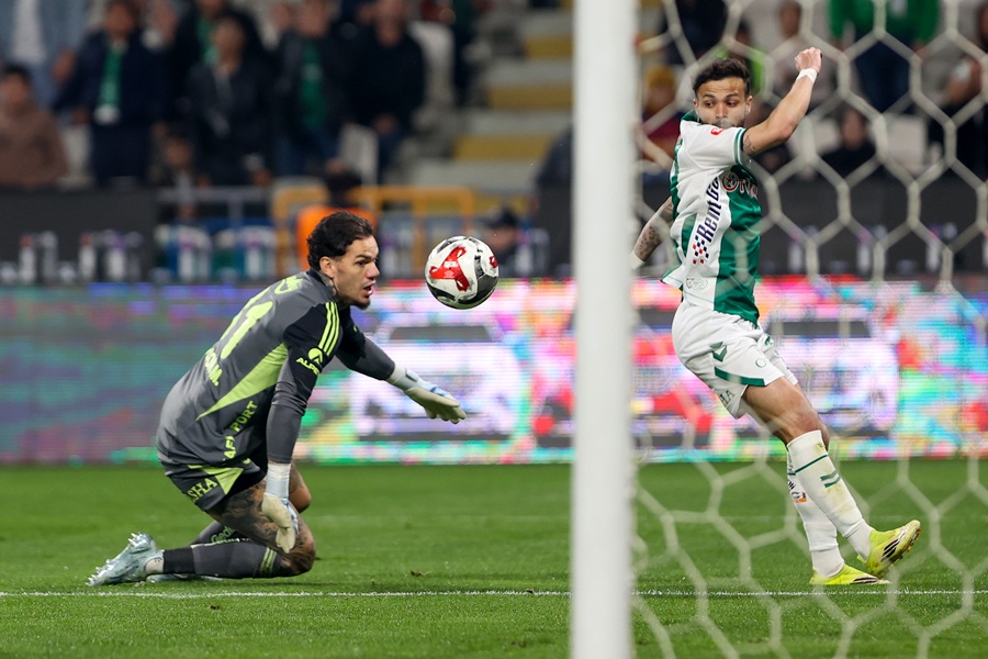 Fenerbahçe’de Ederson için ayrılık iddiası gündeme geldi. Galatasaray derbisinde gördüğü