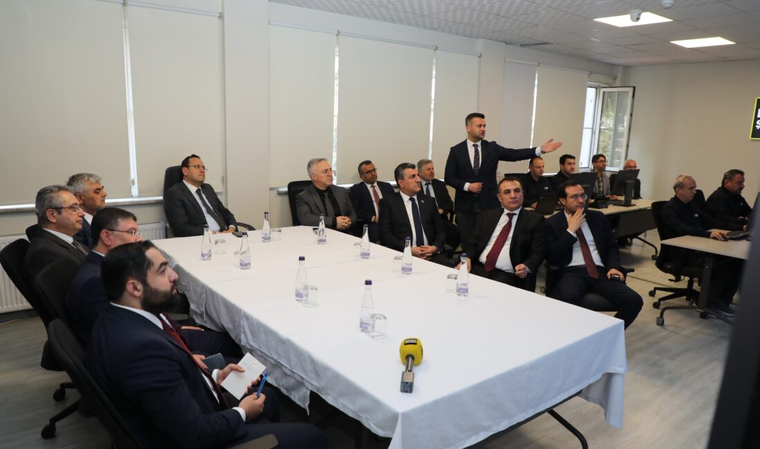 Tarım ve Orman Bakan Yardımcısı Ebubekir Gizligider, KOSKİ’nin SCADA Merkezi’nde