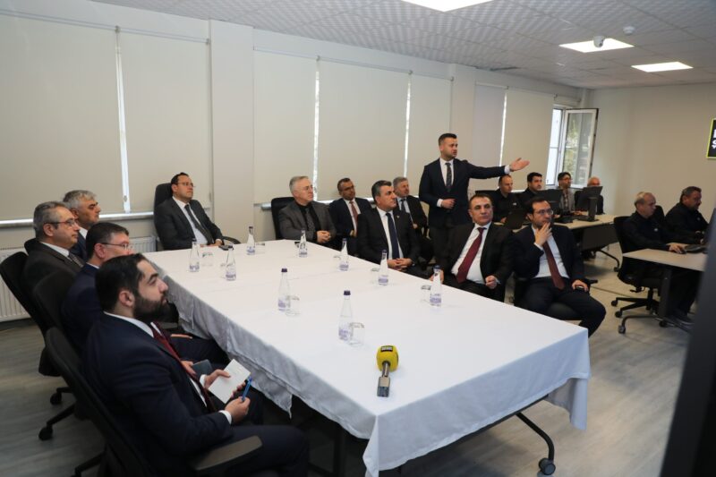 Tarım ve Orman Bakan Yardımcısı Ebubekir Gizligider, KOSKİ’nin SCADA Merkezi’nde