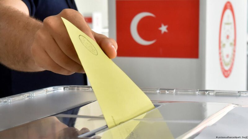 AK Parti Genel Başkanvekili Efkan Ala, CHP Genel Başkanı Özgür