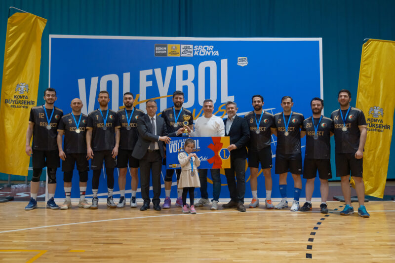 Konya’da kamu ve özel kurumları bir araya getiren voleybol turnuvası